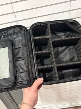Source Unknown Black Travel Cosmetic Case with Dividers